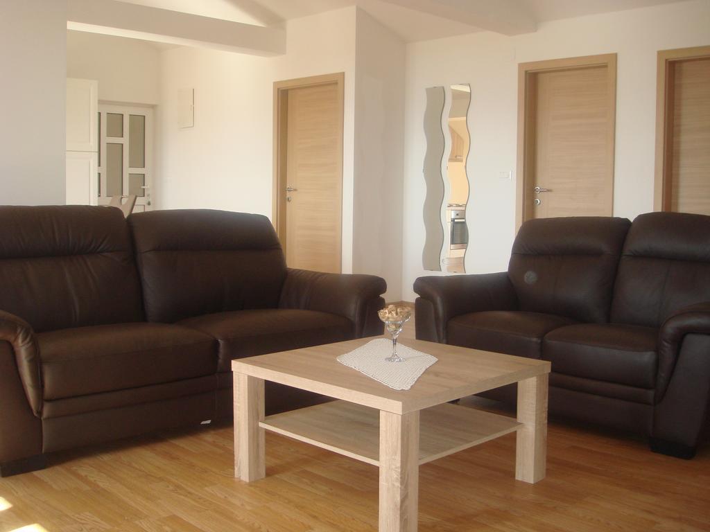 Apartments Jelicic Selce Bagian luar foto