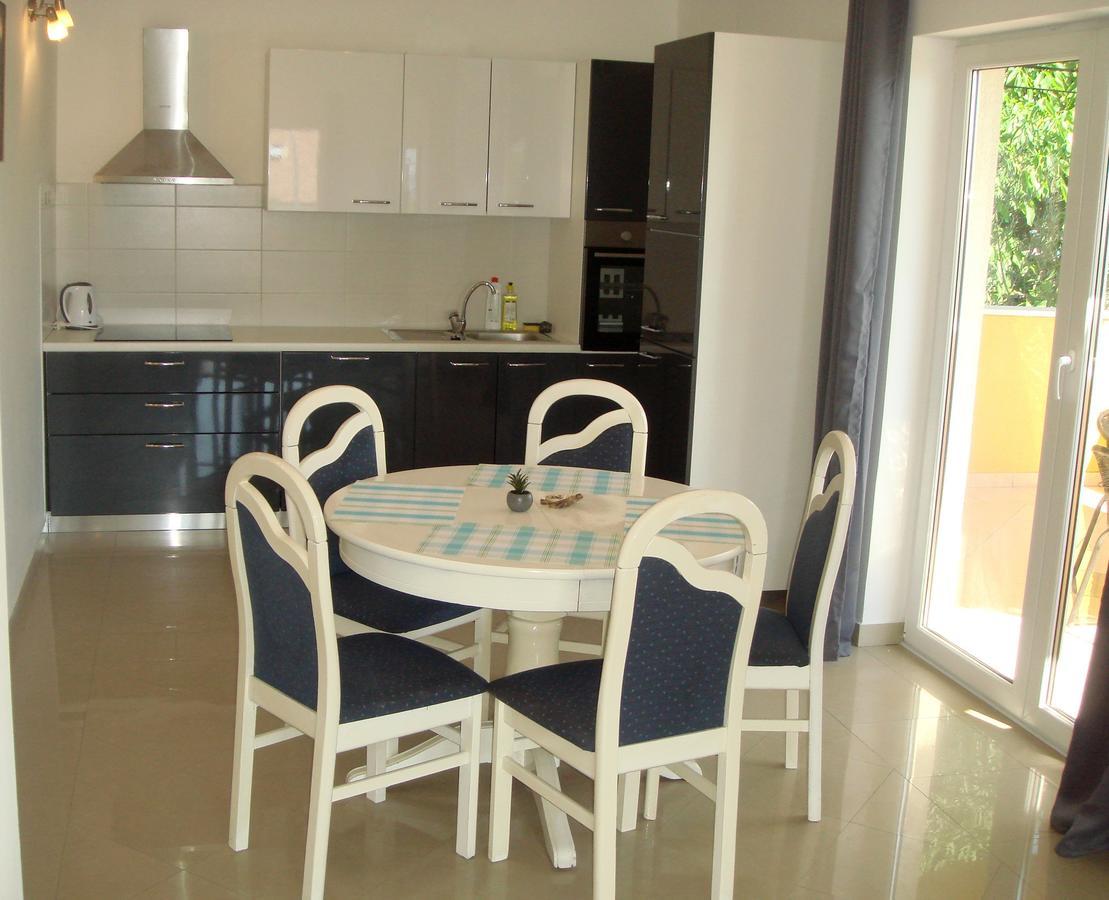 Apartments Jelicic Selce Bagian luar foto